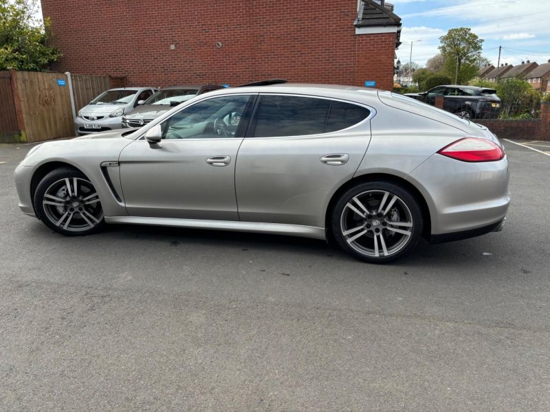 PORSCHE PANAMERA