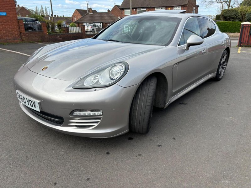 PORSCHE PANAMERA