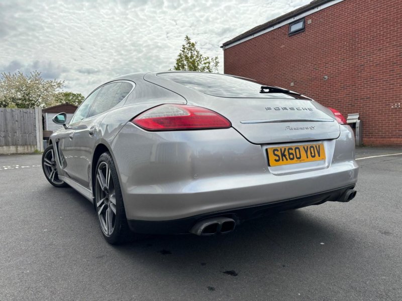 PORSCHE PANAMERA