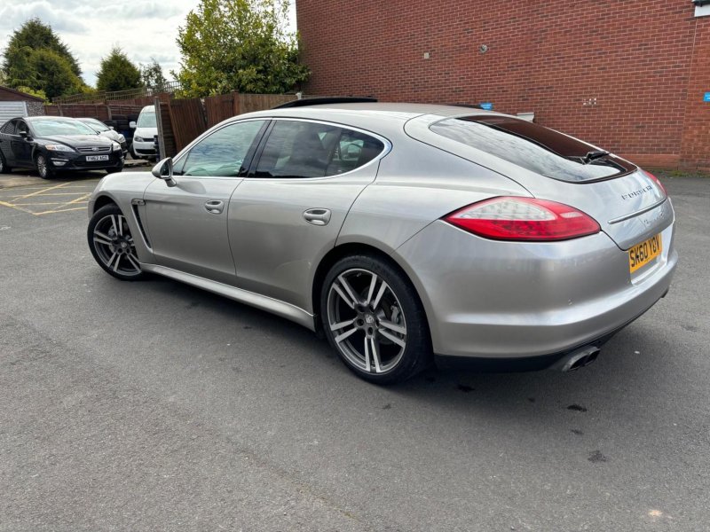 PORSCHE PANAMERA