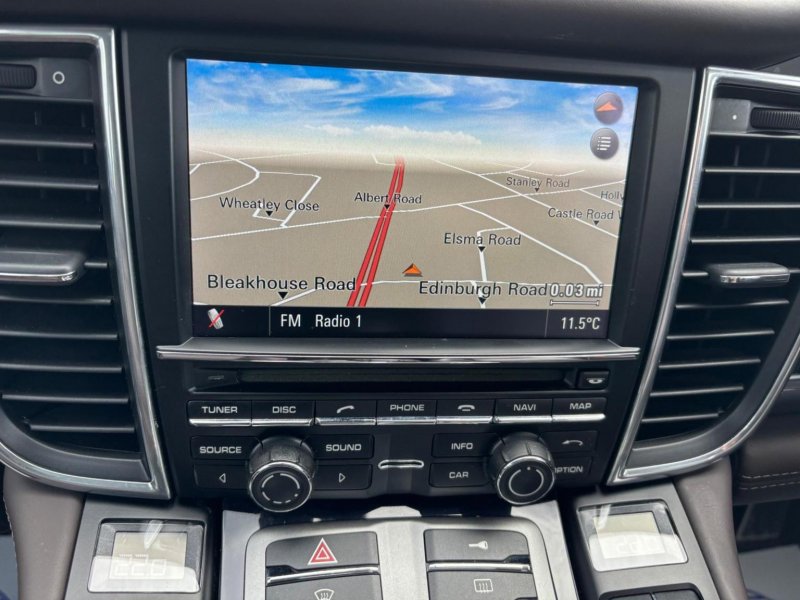 PORSCHE PANAMERA