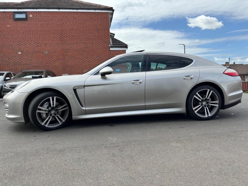 PORSCHE PANAMERA
