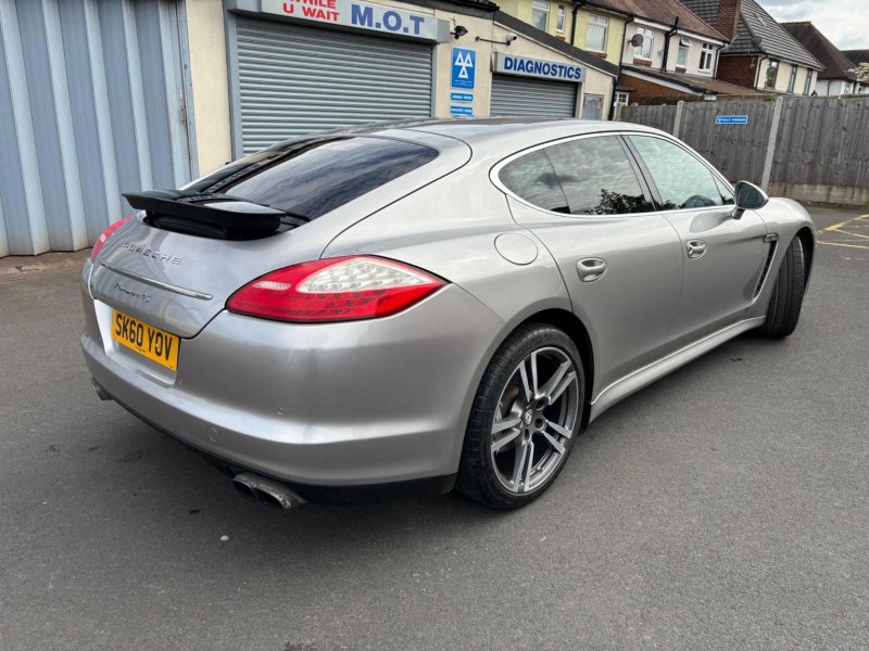 PORSCHE PANAMERA