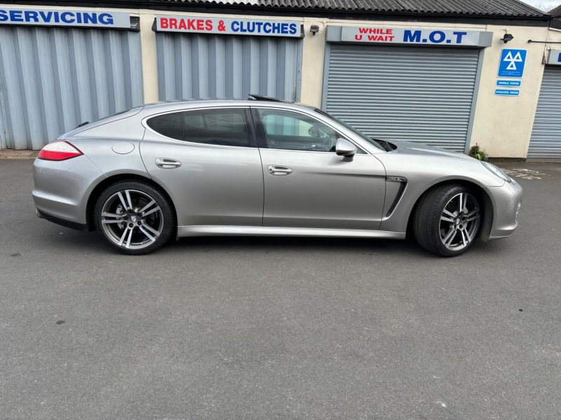 PORSCHE PANAMERA