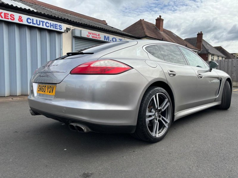 PORSCHE PANAMERA