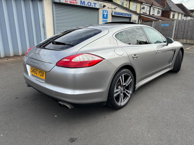 PORSCHE PANAMERA