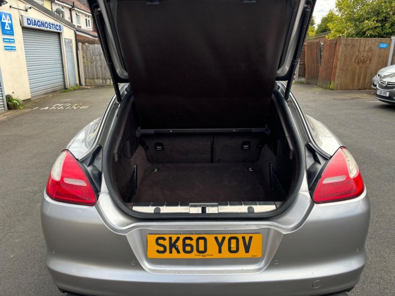 PORSCHE PANAMERA