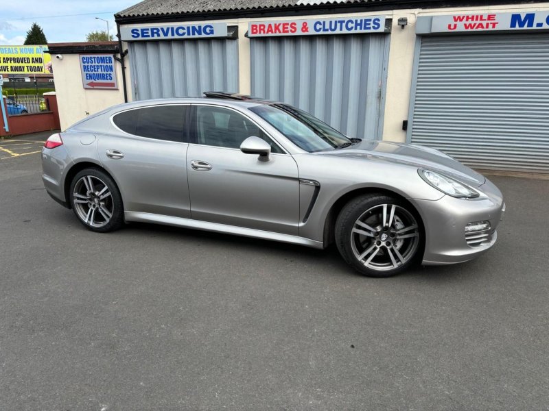 PORSCHE PANAMERA
