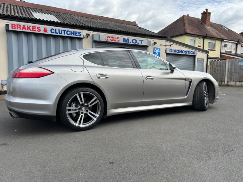 PORSCHE PANAMERA