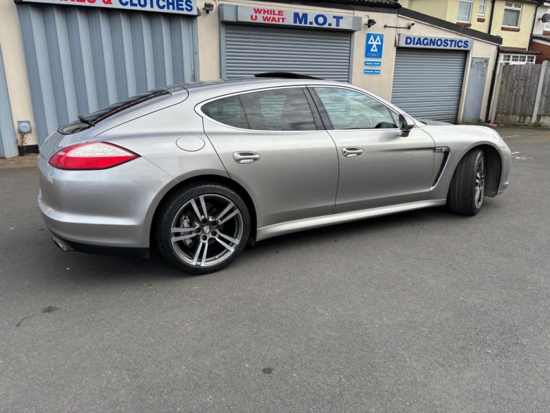 PORSCHE PANAMERA