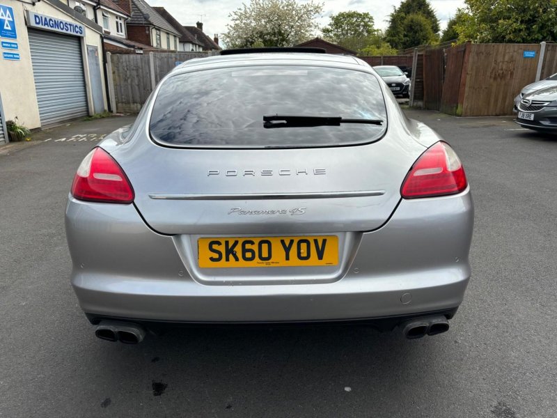 PORSCHE PANAMERA