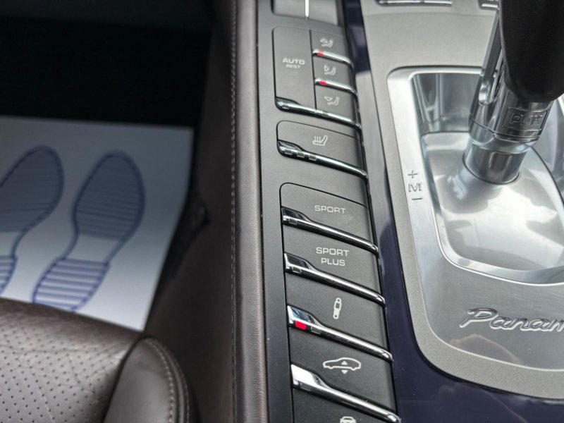 PORSCHE PANAMERA