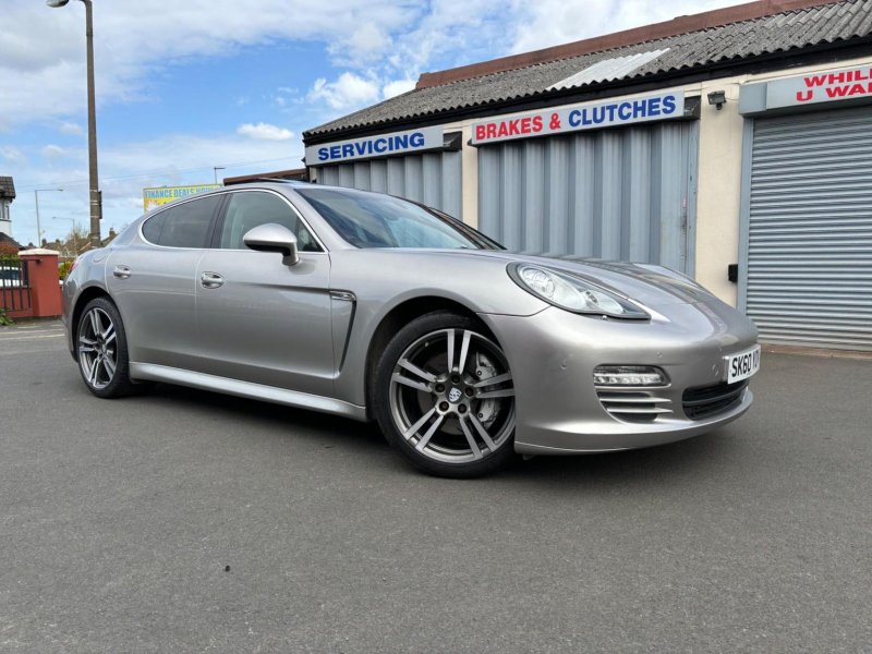 PORSCHE PANAMERA