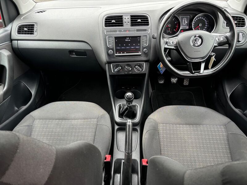 VOLKSWAGEN POLO