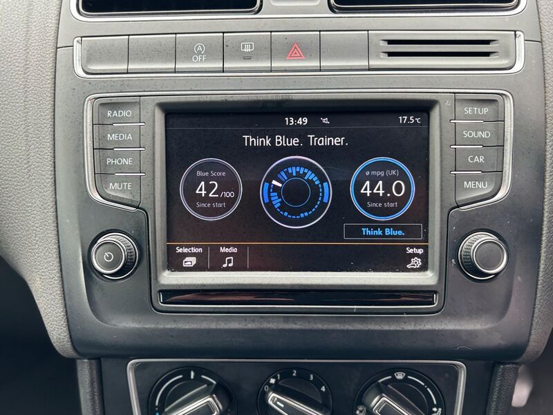 VOLKSWAGEN POLO