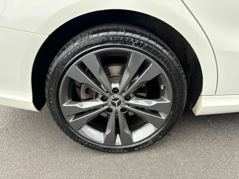 MERCEDES-BENZ CLA