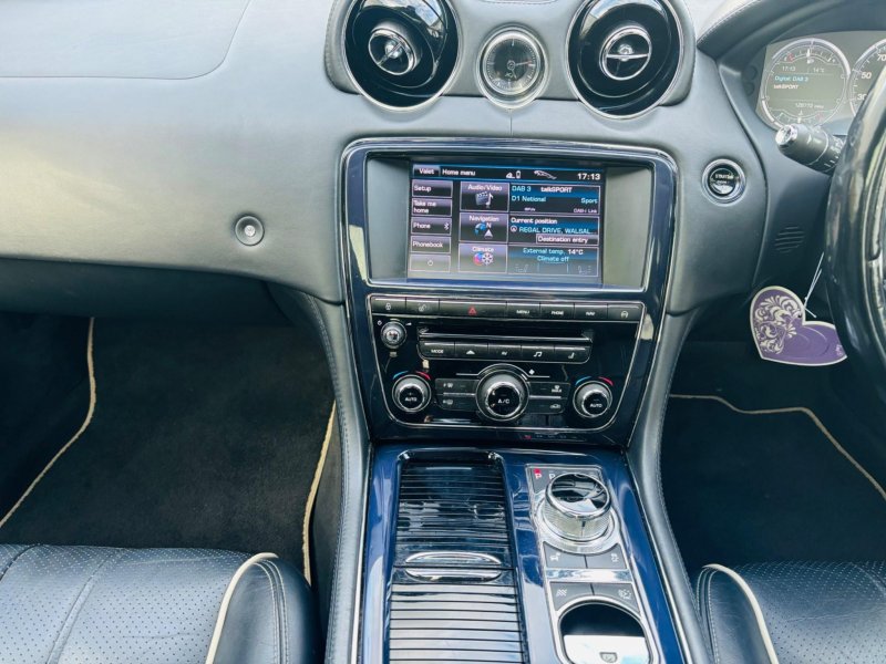 JAGUAR XJ