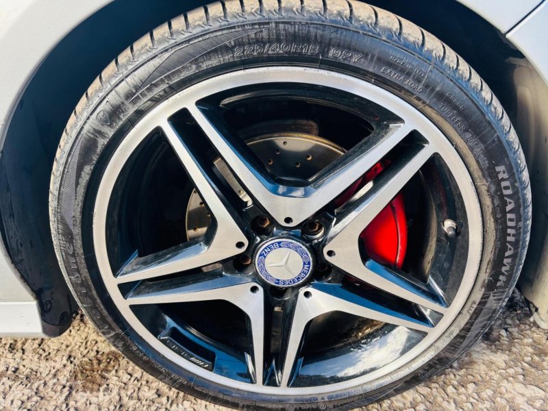 MERCEDES-BENZ CLA