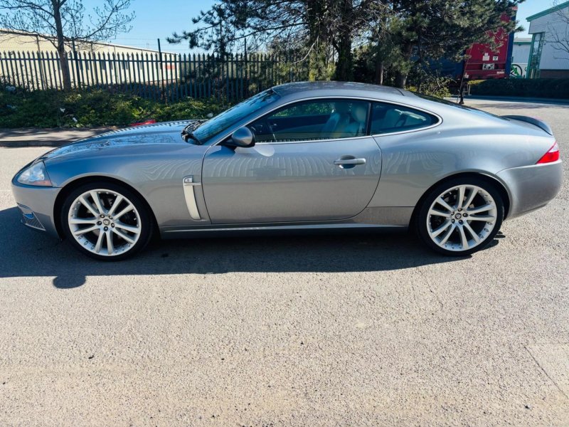 JAGUAR XKR