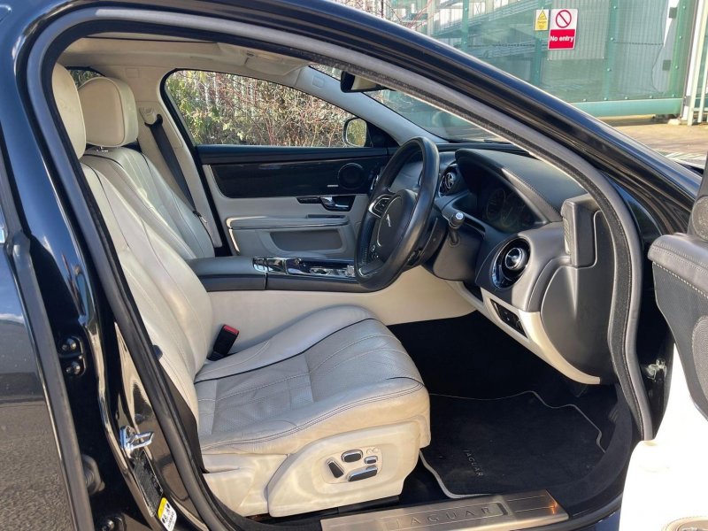 JAGUAR XJ