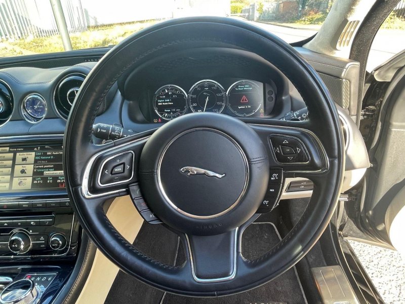 JAGUAR XJ