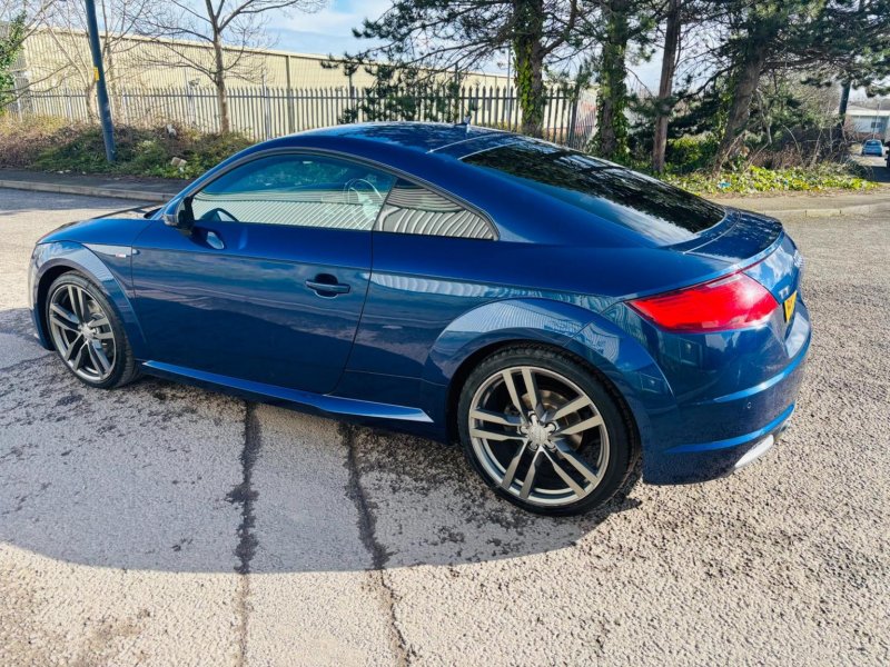 AUDI TT