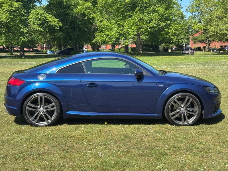 AUDI TT