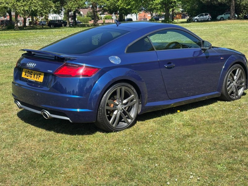 AUDI TT