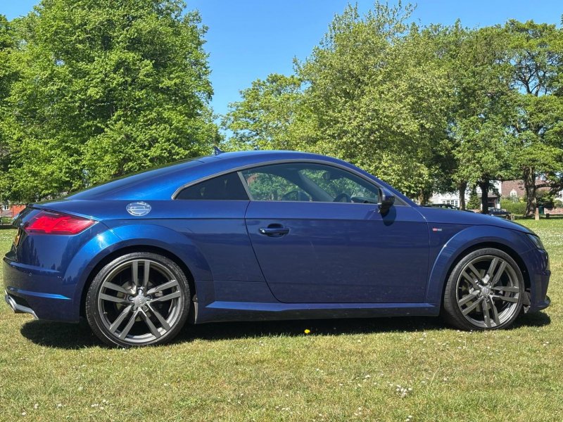 AUDI TT