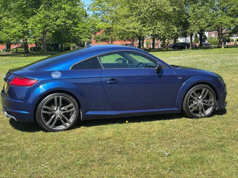 AUDI TT