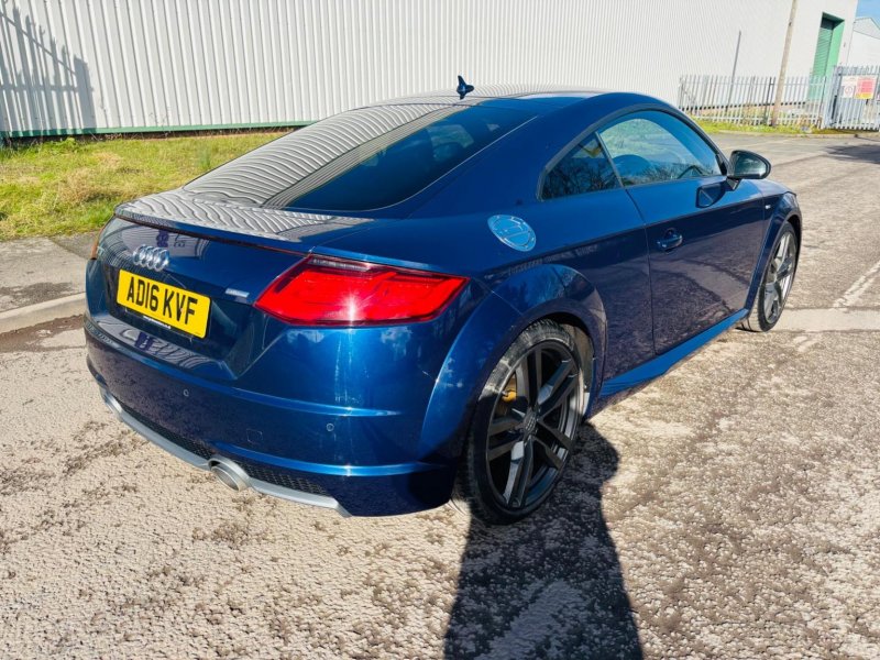 AUDI TT