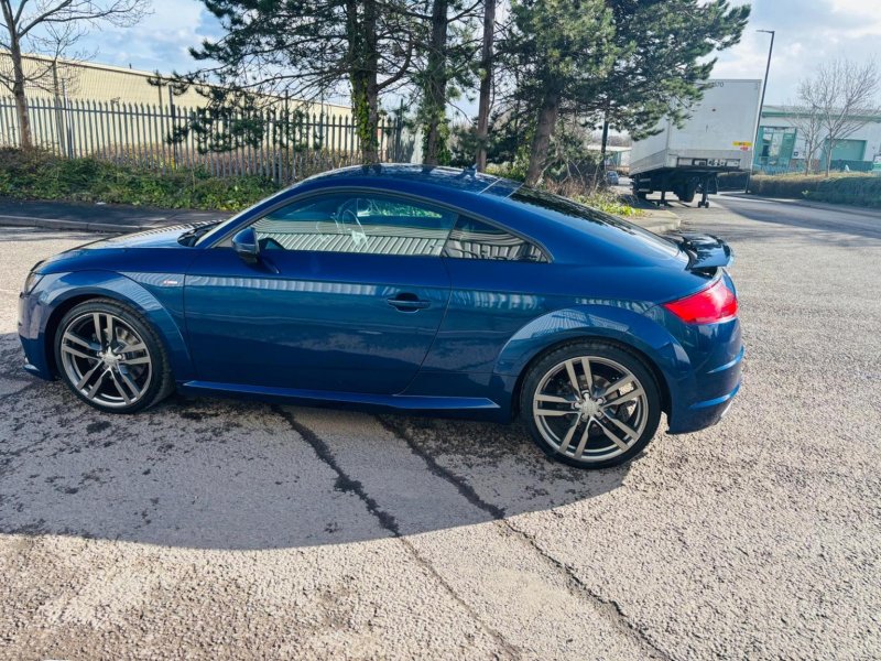 AUDI TT