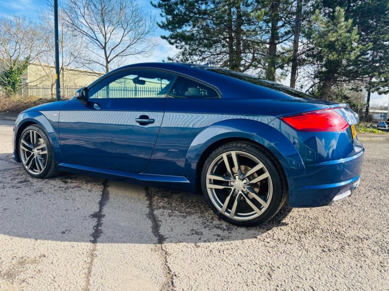 AUDI TT