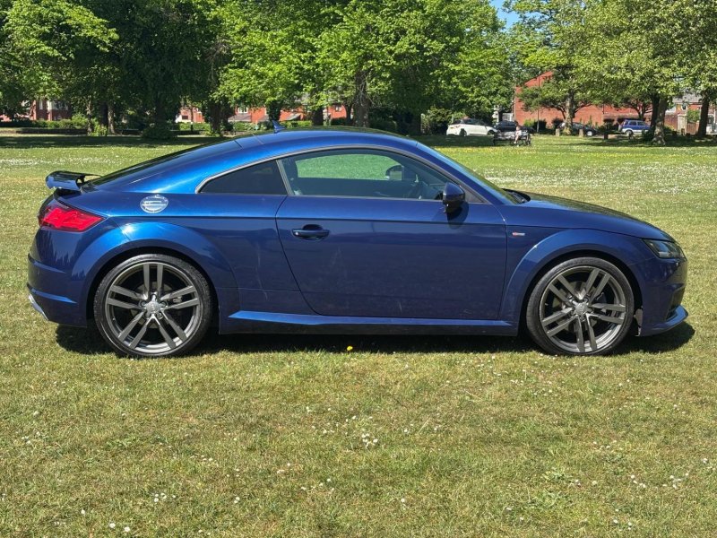 AUDI TT