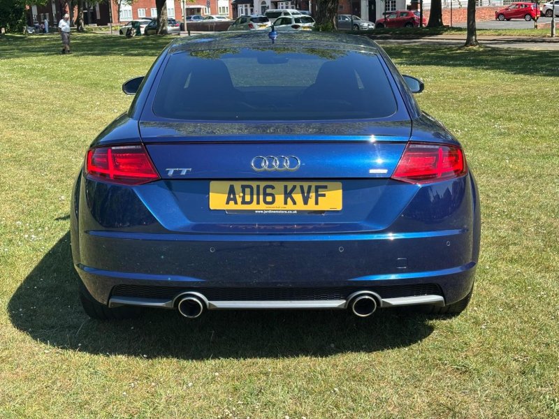 AUDI TT