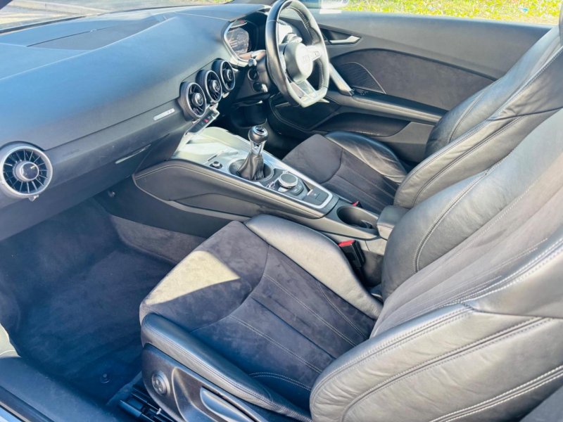 AUDI TT