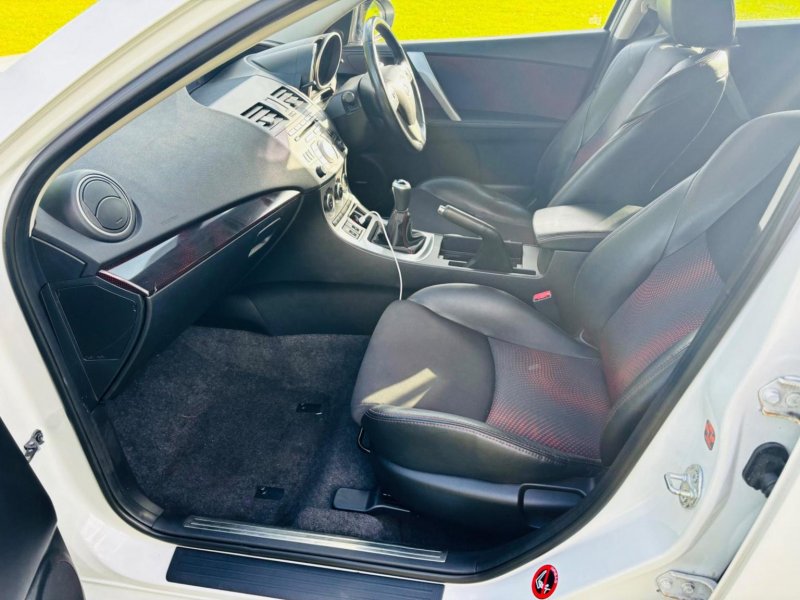 MAZDA MAZDA3